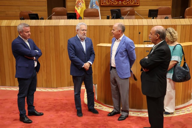 Unha delegación do Centro Galego de Lisboa visita o Parlamento de Galicia